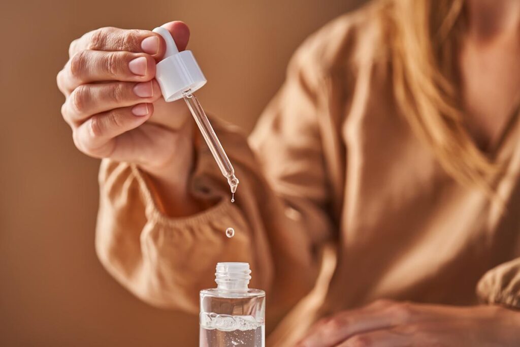 How to Use a Face Serum in Pakistan's Summer: A Step-by-Step Humid Climate Application Guide